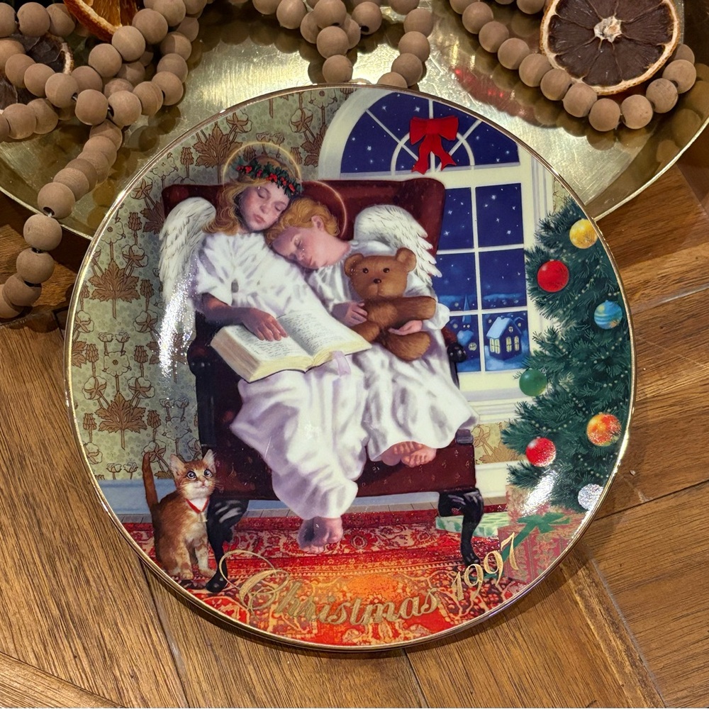 Vintage 1997 Christmas Plate by Michael Garland